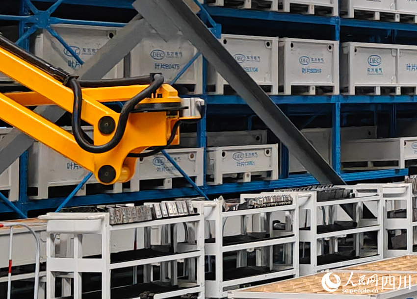 機械臂分揀材料。人民網記者 王波攝