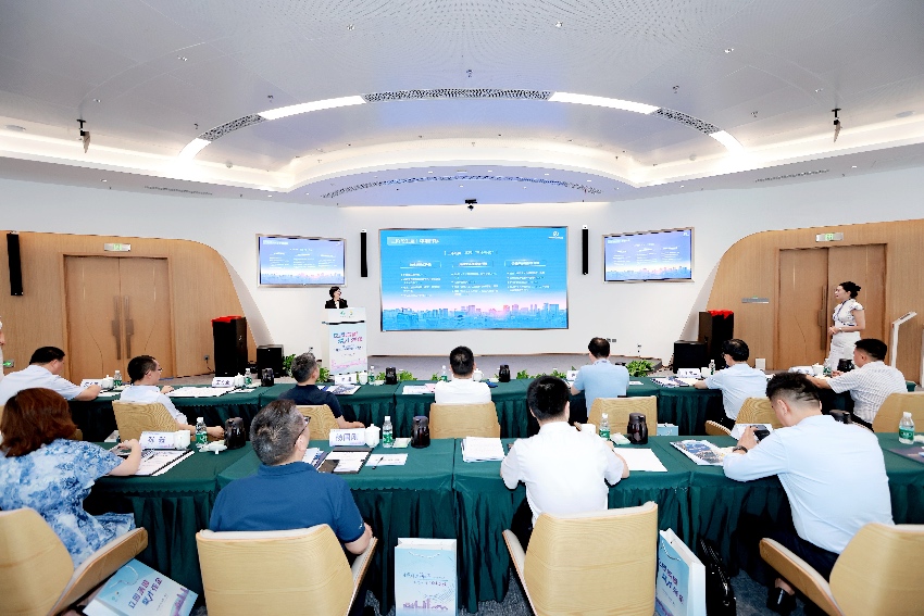 現場發布的《人才發展學院目標定位及培訓體系》。主辦方供圖