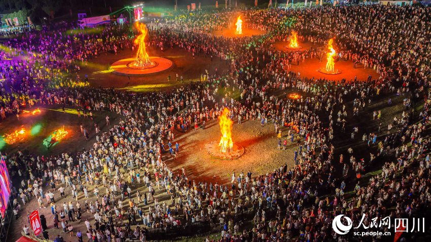 火把節狂歡夜現場。西昌融媒體中心供圖