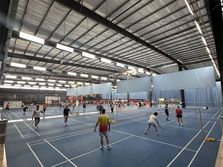 市民在舉行羽毛球比賽。受訪者供圖