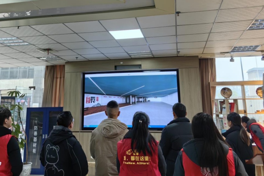 花園社區“兩委”、居民代表與規劃方、施工方共同商討“回家的路”設計方案。新都區委社會工作部供圖