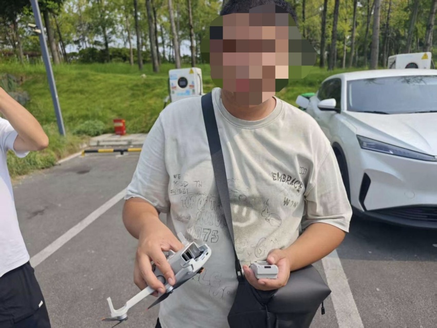 林某在天府大道南二段附近施飛無人機被處罰。成都市公安局供圖