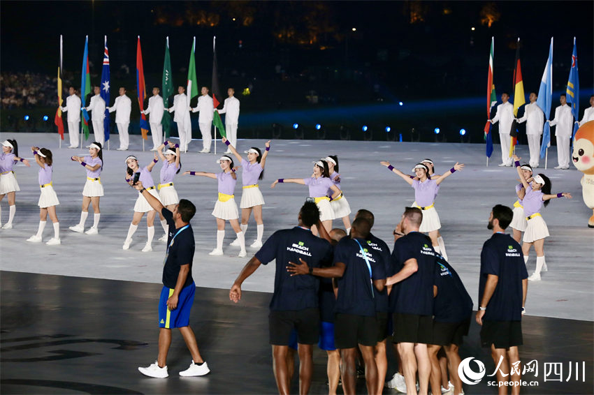 巴西沙灘手球選手自拍。人民網記者 朱虹攝