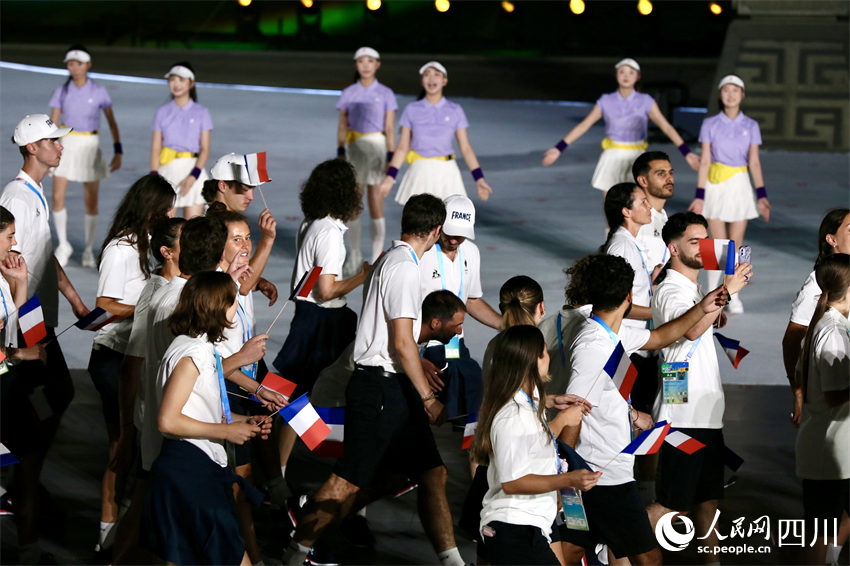 法國體育代表團入場。人民網記者 朱虹攝