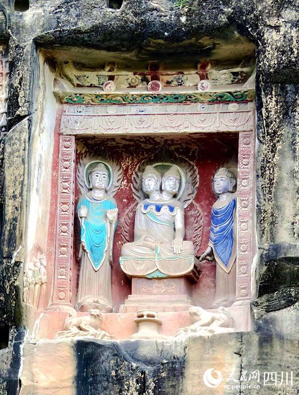 雙頭佛像意喻祥瑞。實習生 唐藝娟攝