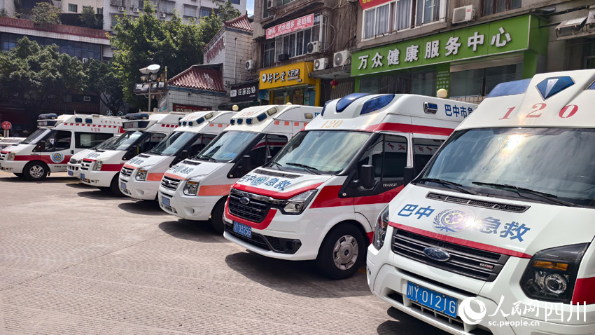 隨時待命出發，保護群眾健康。實習生 唐藝娟攝