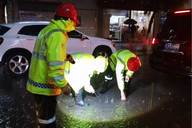 全力以赴投身于防汛救援第一線。四川應急供圖