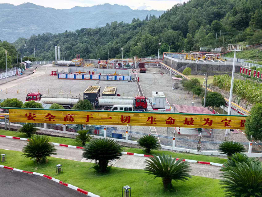 普光氣田301集氣站。人民網記者 劉海天攝