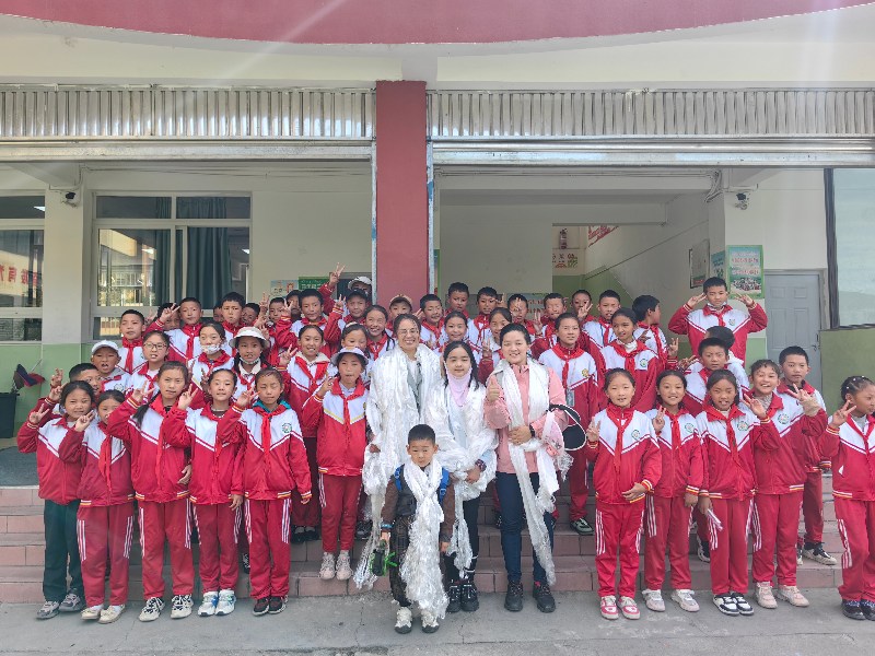 支教幫扶。道孚縣委宣傳部供