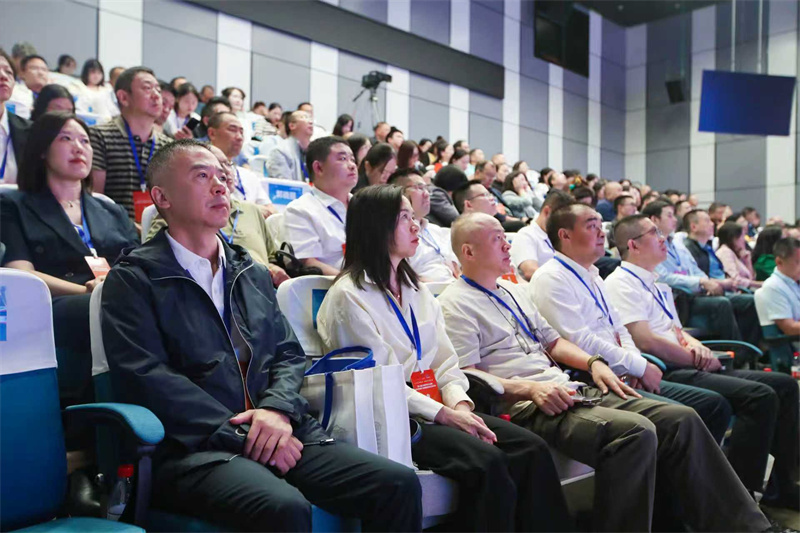 參會嘉賓認真聽專家進行科普成果分享。主辦方供圖