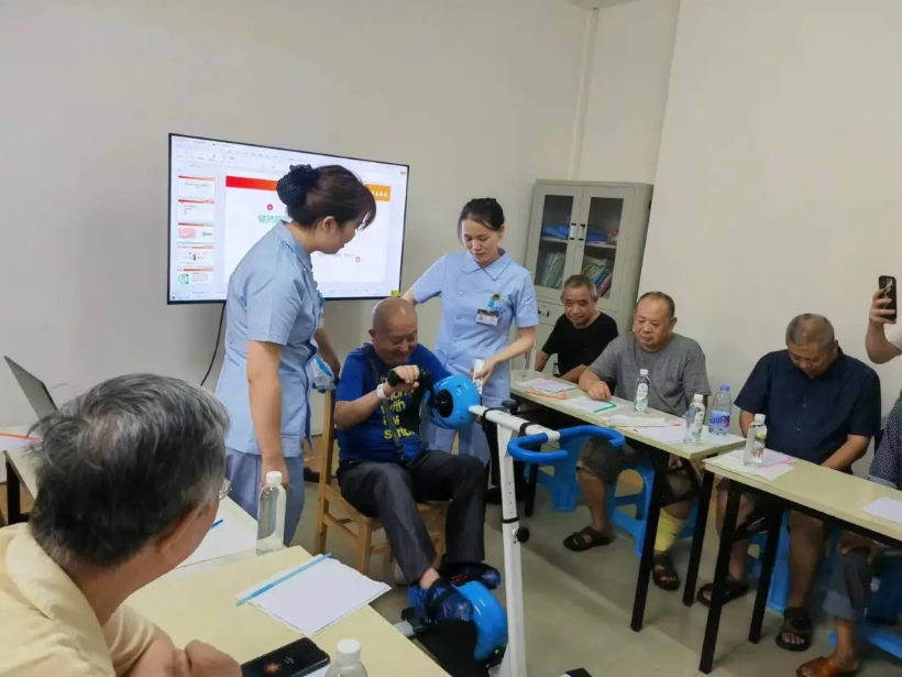 醫院開展的慢病管理線下服務。南充市中醫醫院供圖