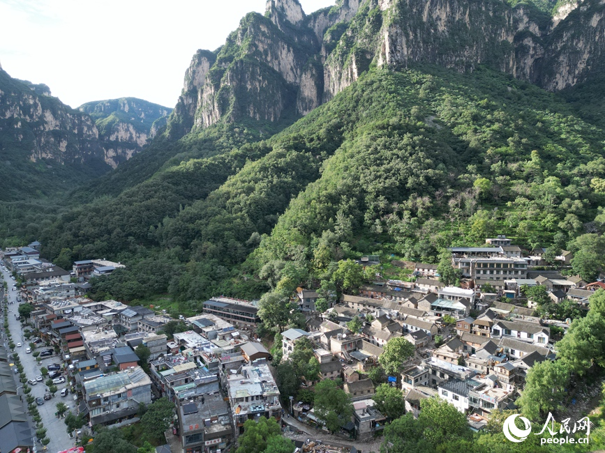 萬仙山里的民宿集群。人民網記者尚明楨攝