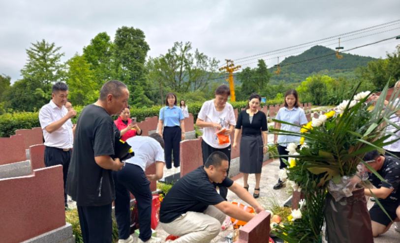 穿越千里山河的“回家”故事為烈士尋親、讓忠魂歸根，既是對烈士親屬的慰藉，也是對烈士最好的緬懷與尊崇，更是以感恩之心對英雄先烈精神的致敬與傳承。