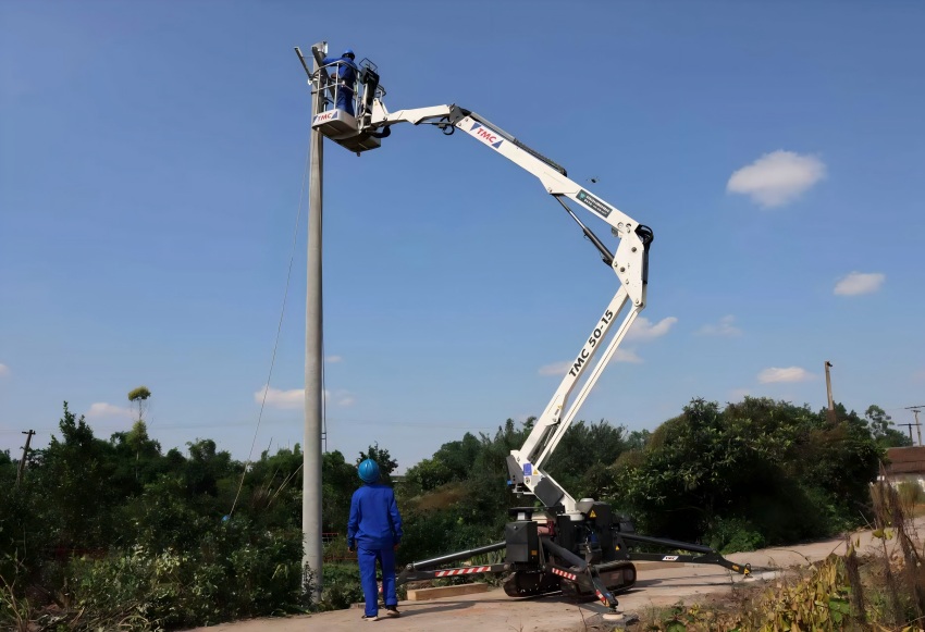 工作人員安全施工現場。國網樂山供電公司供圖