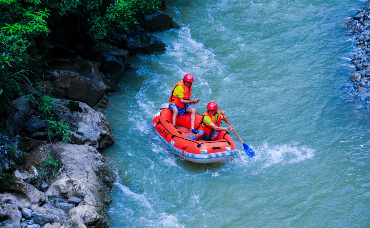 桃溪谷·桃溪泉水漂流。巴山大峽谷景區供圖