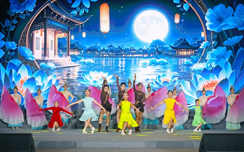 歌舞表演。馬永紅攝