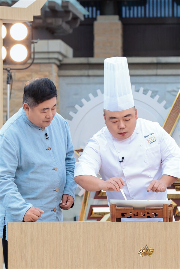 單霽翔與選手互動。節目組供圖