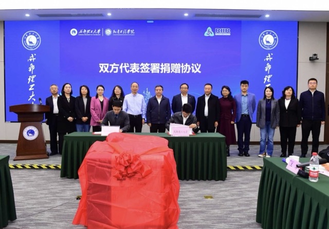 捐贈儀式現場。袁博攝