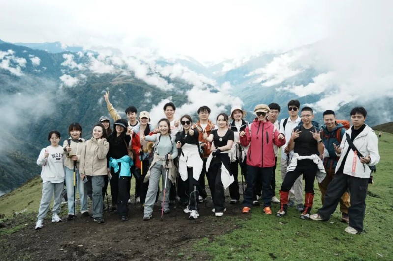 牽手徒步活動。四川天府新區融媒體中心供圖