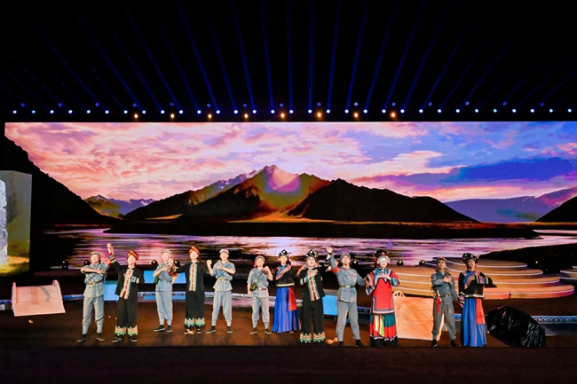 “安逸四川·綿陽之夜”國際文化和旅游宣傳推廣活動在綿陽梓潼舉行?；顒又鬓k方供圖