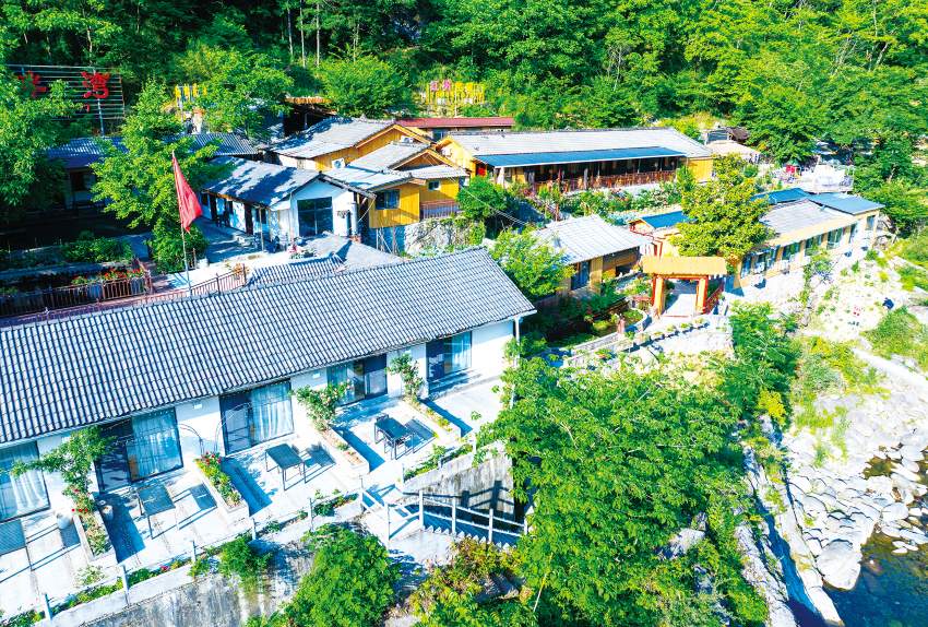 光霧山鎮民宿。巴中市委宣傳部供圖