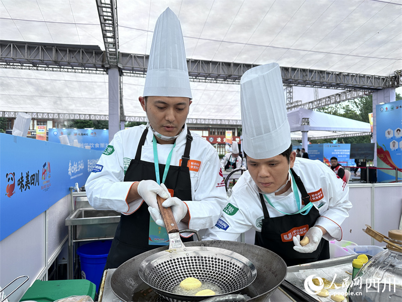 炸酥餅。人民網記者 王波攝