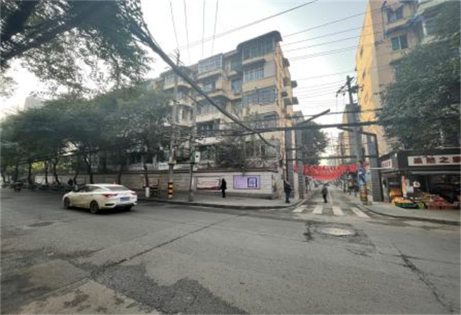 改造前的玉林東路特色街區一瞥。四川省住房和城鄉建設廳供圖