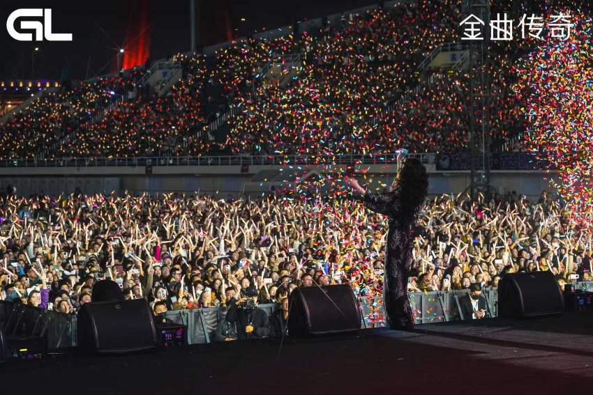 演唱會現場觀眾席上人山人海。金曲傳奇（成都）文化科技有限公司供圖
