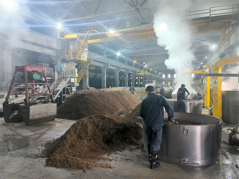 鳳凰酒業的釀酒車間。綿竹市融媒體中心供圖