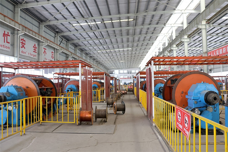 四川龍佰鈦業有限公司生存車間。綿竹市融媒體中心供圖