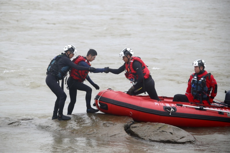 水上救援科目演練。廖勝春攝