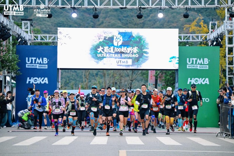 鳴笛出發。主辦方供圖