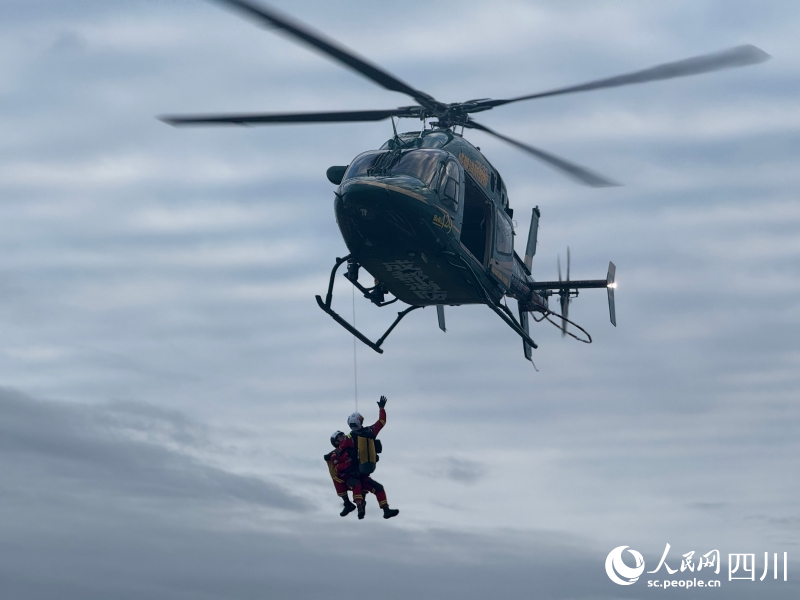 直升機救援訓練現場。鄭宇丹攝