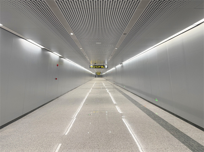 完工后的嬌子立交站站內通道。成都軌道集團供圖