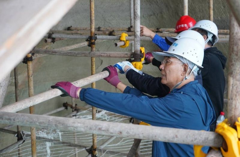 雁江區邀請專家開展半月山摩崖造像保護修繕。雁江區委宣傳部供圖