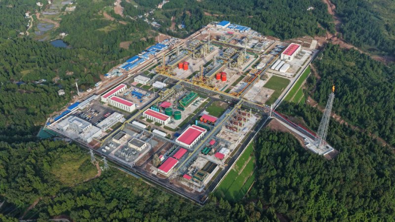 西南油氣田公司天然氣凈化總廠資陽分廠全貌。吳坤忠攝