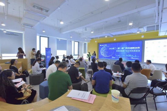 在天府國際技術轉移中心承辦的2023年“一帶一路”科技創新合作——泰國新能源產業專場對接活動中，中泰企業機構達成了合作意向。天府國際技術轉移中心供圖