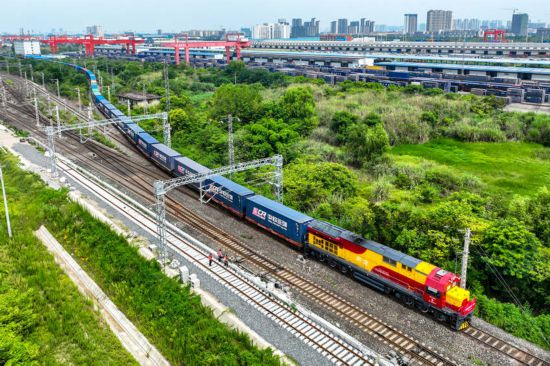 中歐班列（成渝）駛出成都國際鐵路港。青白江區委宣傳部供圖