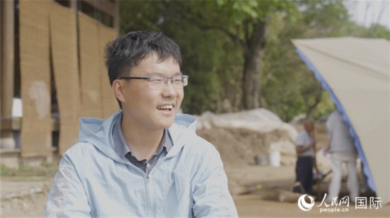 四川省文物考古研究院館員許丹陽接受人民網采訪。人民網記者 張榮攝