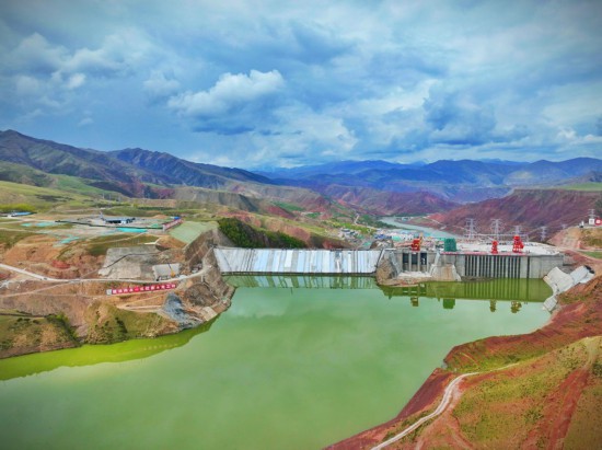 瑪爾擋水電站大壩全景。張海軒攝（瑪爾擋水電站供圖）