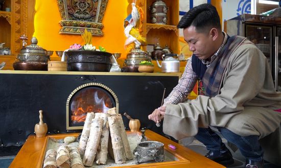 若爾蓋青年向巴扎西返鄉創業。若爾蓋縣融媒體中心供圖