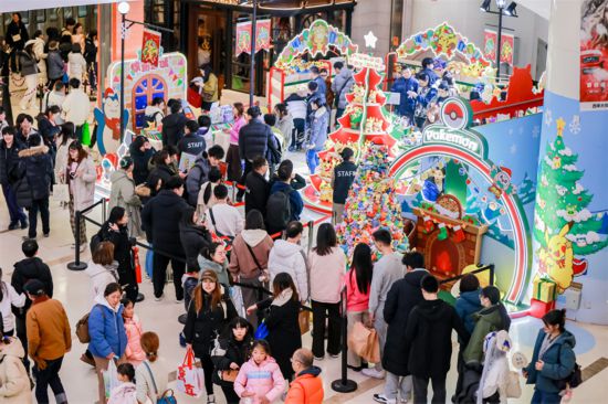 “寶可夢松軟派對全國首站”亮相北京西單大悅城，吸引眾多年輕消費者打卡。北京西單大悅城供圖